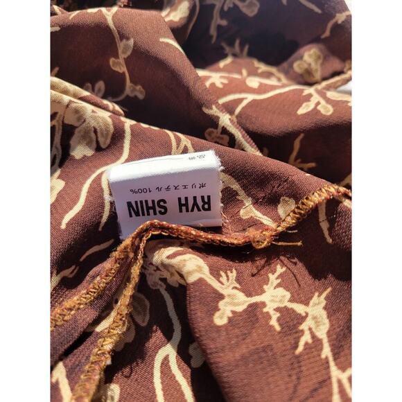 Ryh shin Women's brown floral short sleeves button-down Blouse  - medium - Picture 5 of 8